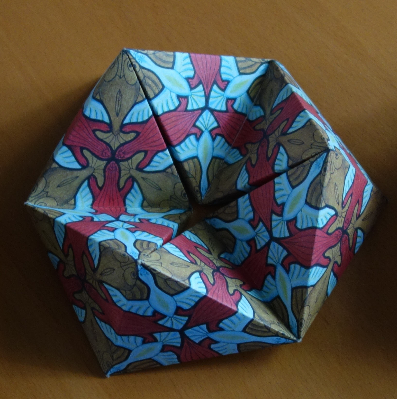 Escher Motif Kaleidocycle