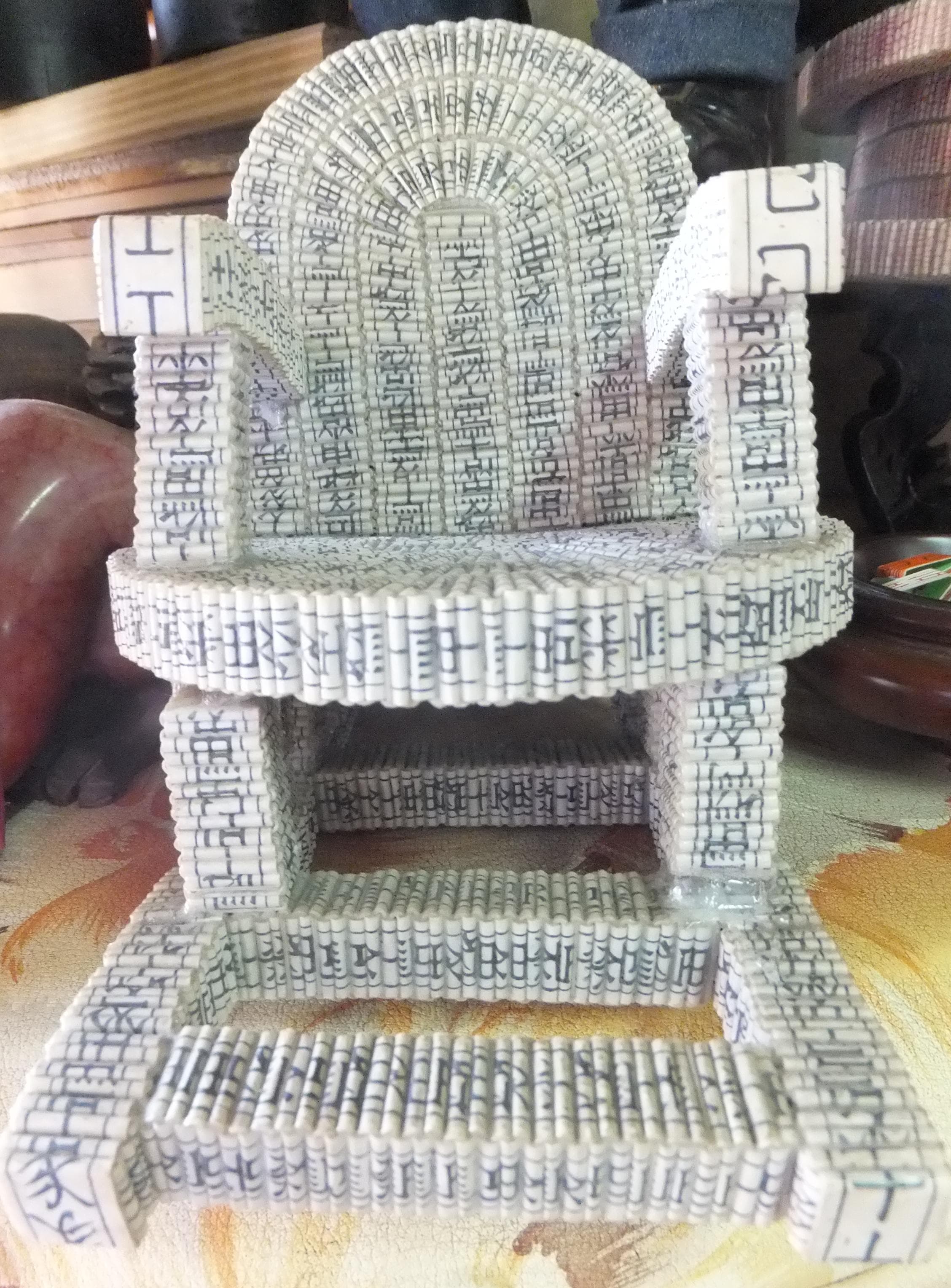 Four Color Card Throne Chair