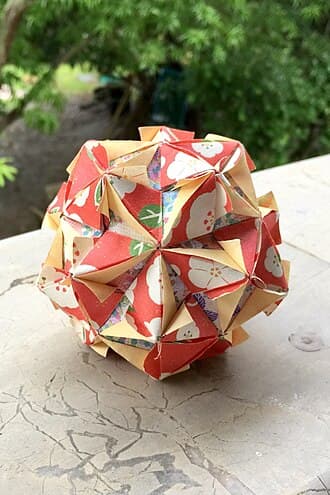 Honeycrisp Kusudama